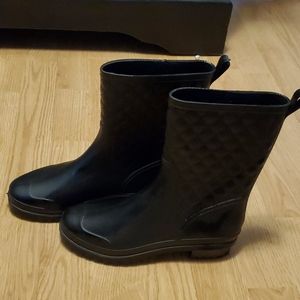 Black Rainboots